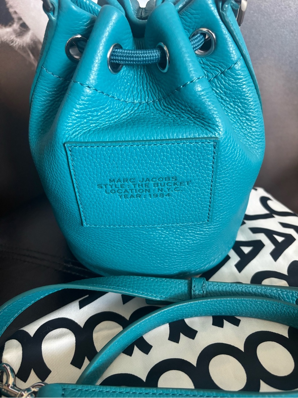 Marc Jacobs The Bucket Small Leather Drawstring Handbag in Teal - Picture 5 of 15
